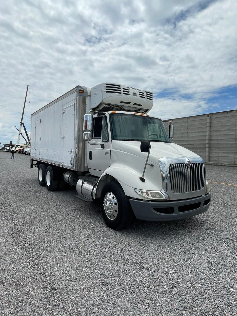 camiÓn con caja refrigerada camiÓn con caja refrigerada