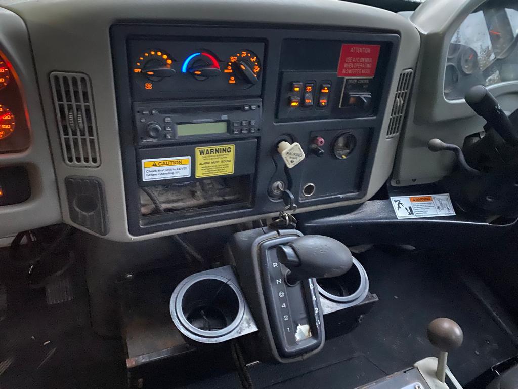 camiÓn con equipo barredor camiÓn con equipo barredor