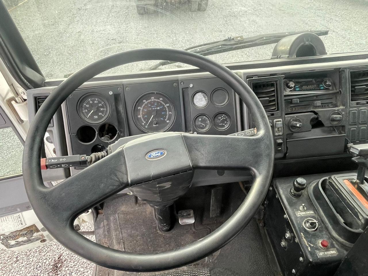 camion con equipo barredor camion con equipo barredor