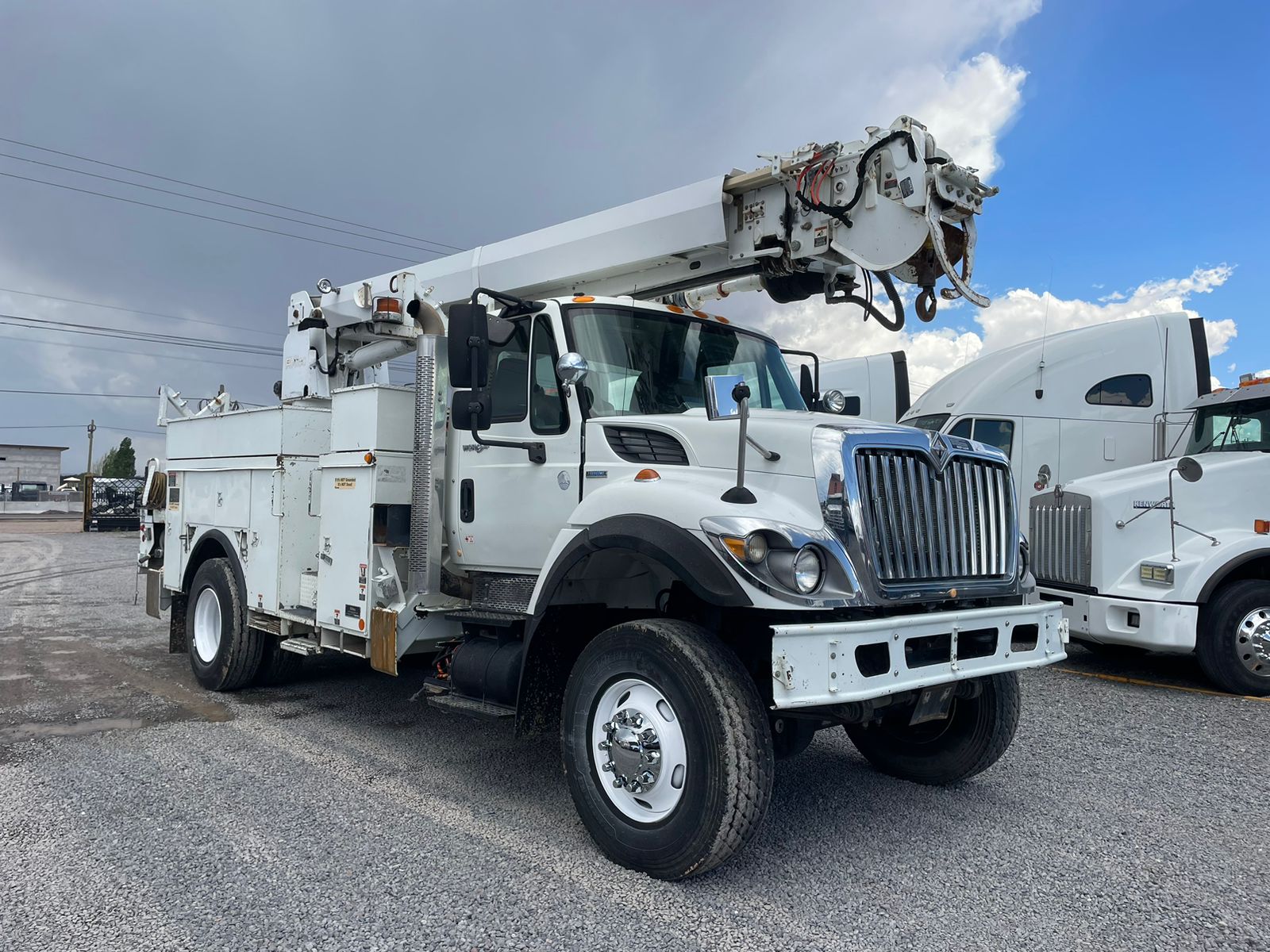 camiÓn con pluma de perforaciÓn camiÓn con pluma de perforaciÓn