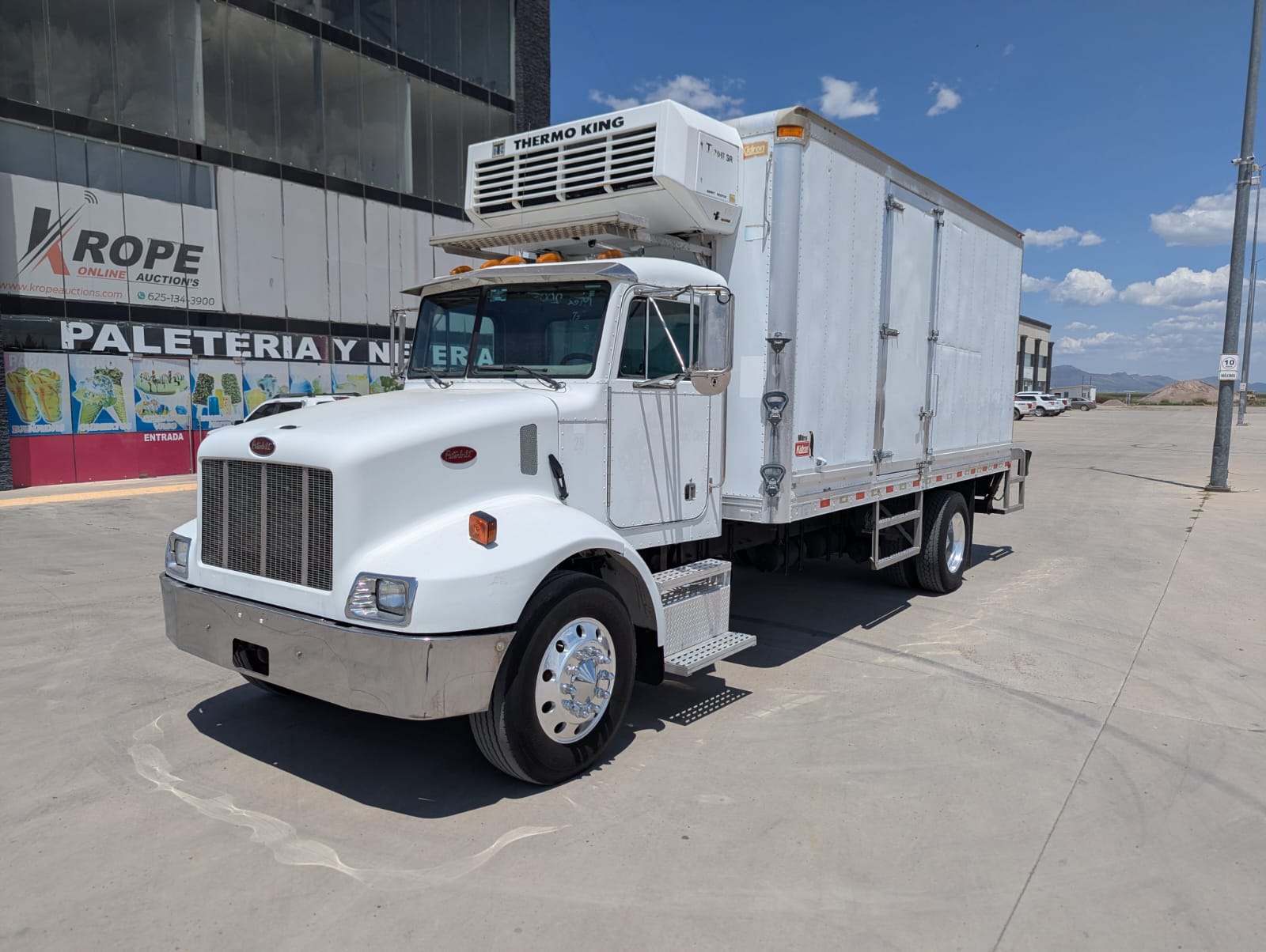 camion con caja refrigerada camion con caja refrigerada