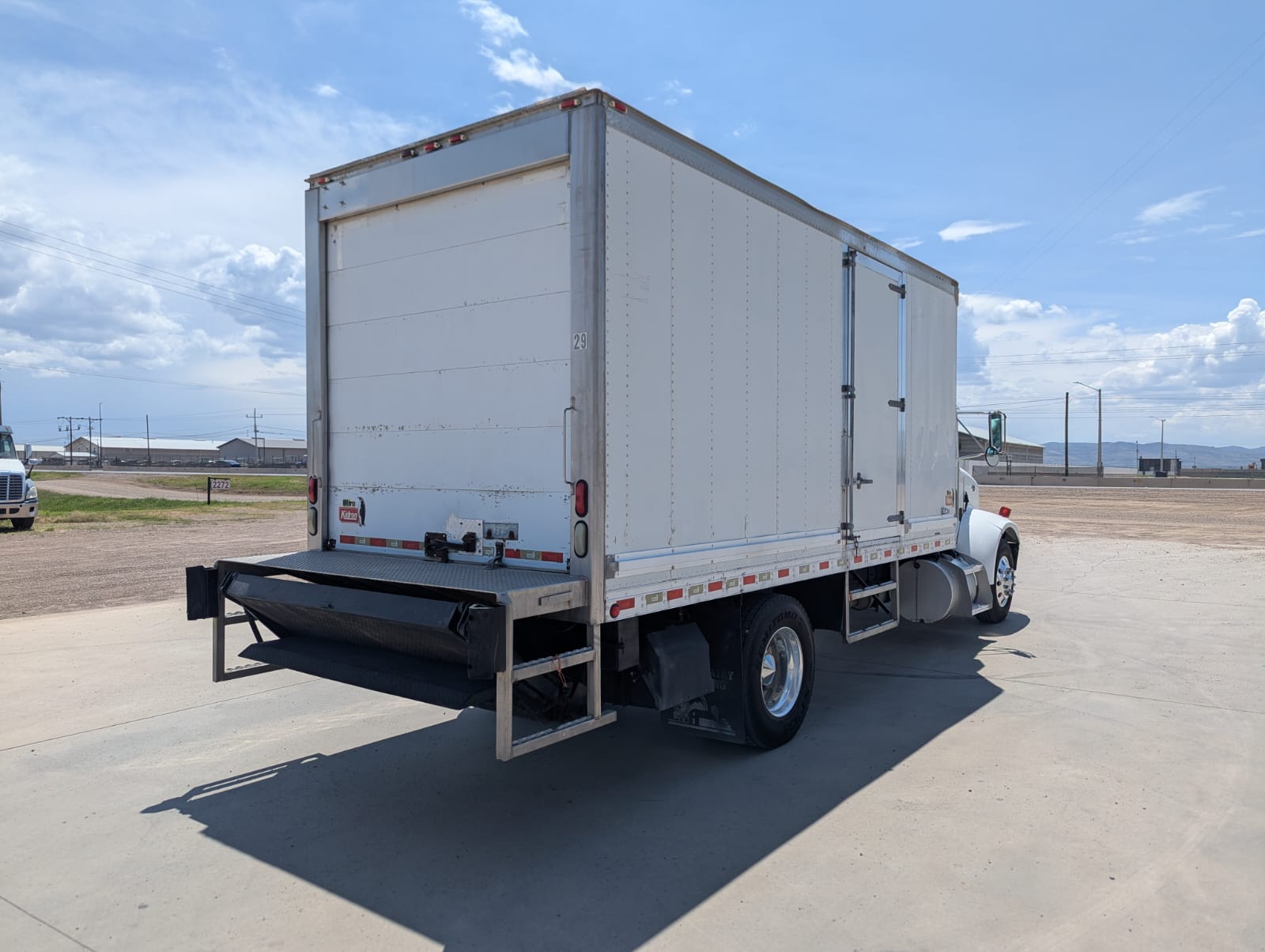 camion con caja refrigerada camion con caja refrigerada